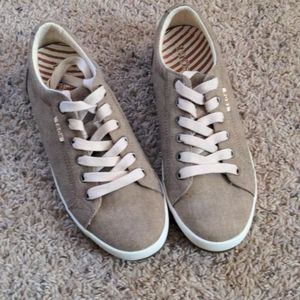 Taos Star Casual Sneaker Khaki sz 9